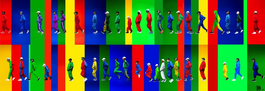 Triptyque numérique représentant des silhouettes humaines alignées sur des fonds colorés rouge, bleu, jaune et vert, symbolisant le temps et le rythme à travers la couleur. Digital triptych showing human silhouettes aligned on red, blue, yellow, and green backgrounds, symbolizing time and rhythm through color.